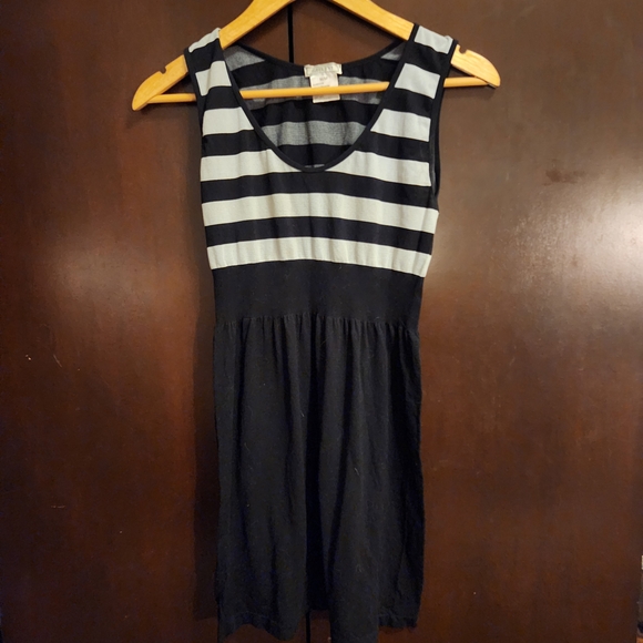 Black and White Striped Sleeveless Dress - Picture 1 of 3